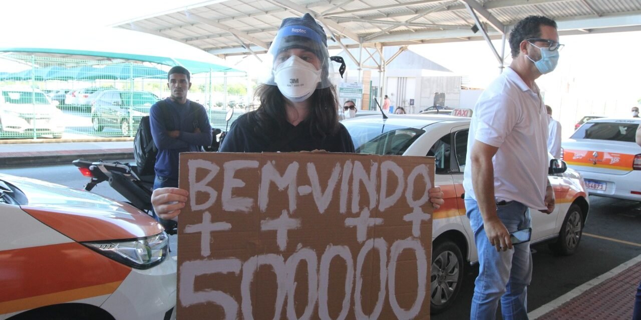 Uma mulher por quase 500 mil mortos pela Covid-19 no Brasil