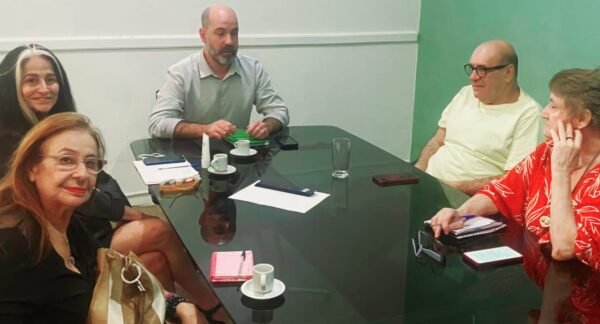 Sindicatos e Fundação Carmelia discutem regulamentação profissional