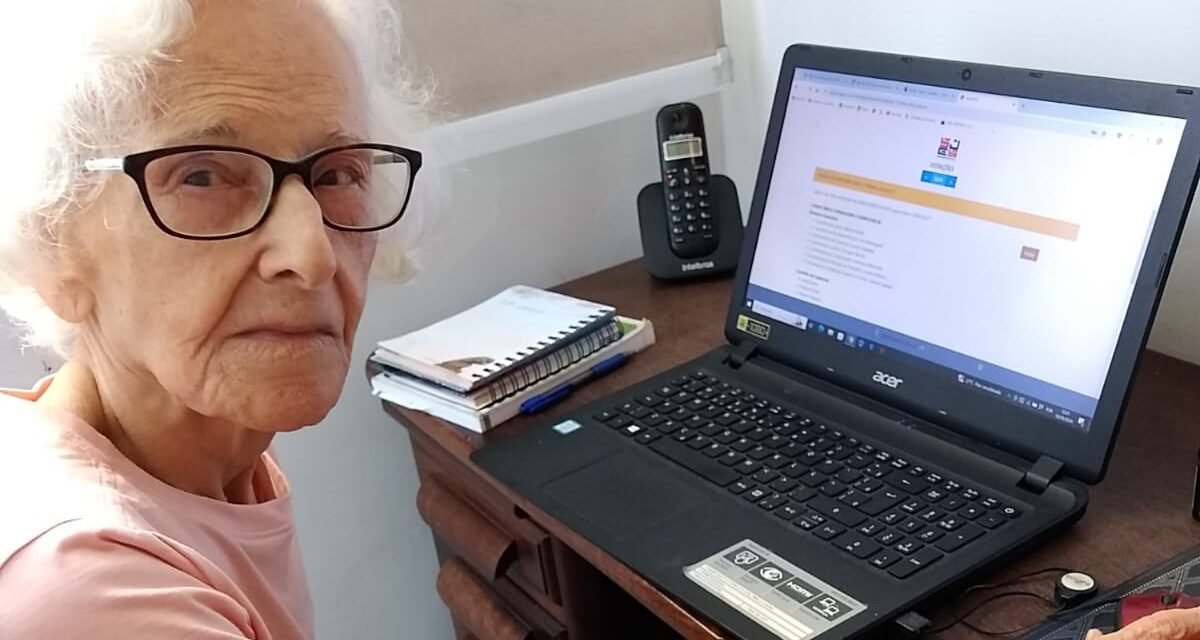 Glecy Coutinho, 90 anos, uma das primeiras associadas do SindijornalistasES
