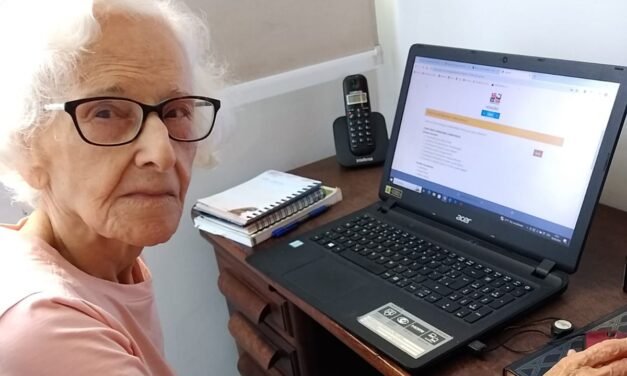 Glecy Coutinho, 90 anos, uma das primeiras associadas do SindijornalistasES